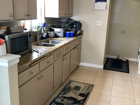 3rd image of 8718 S Dante Ave