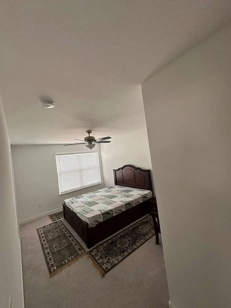 Spacious 5BR House in New Palestine — Photo 1