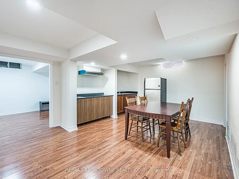 3221 Erin Centre Blvd #BASEMENT — Photo 8