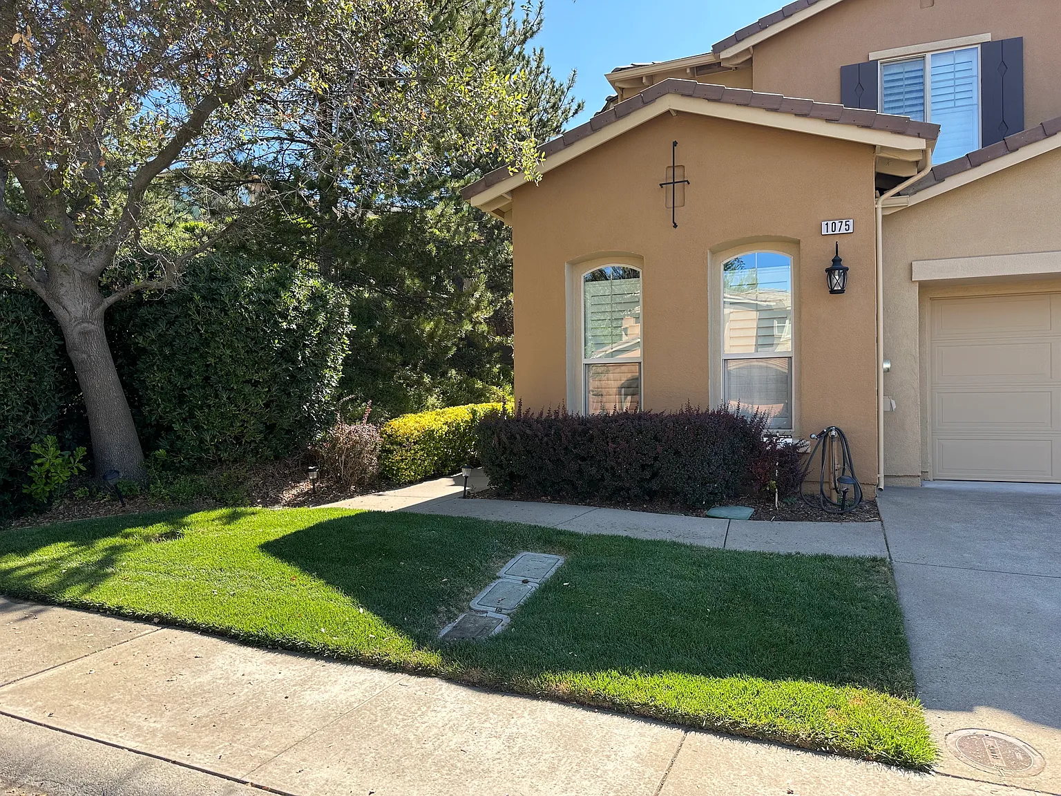 3 bed, 2484 sqft, $4,700 — Photo 2