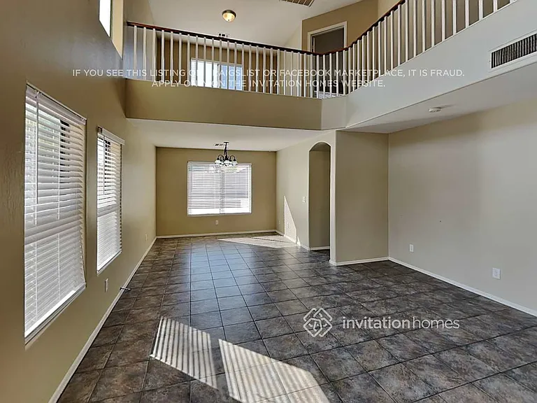 11401 W Windsor Ave — Photo 5