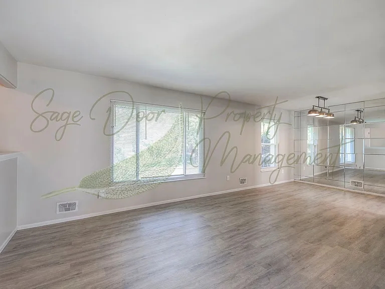 11913 Sycamore Ave — Photo 15