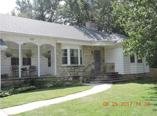 207 SW 3rd St, Lees Summit, MO 64063