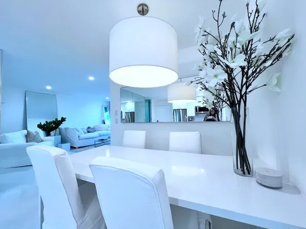 11645 Montana Ave, Los Angeles, CA 90049