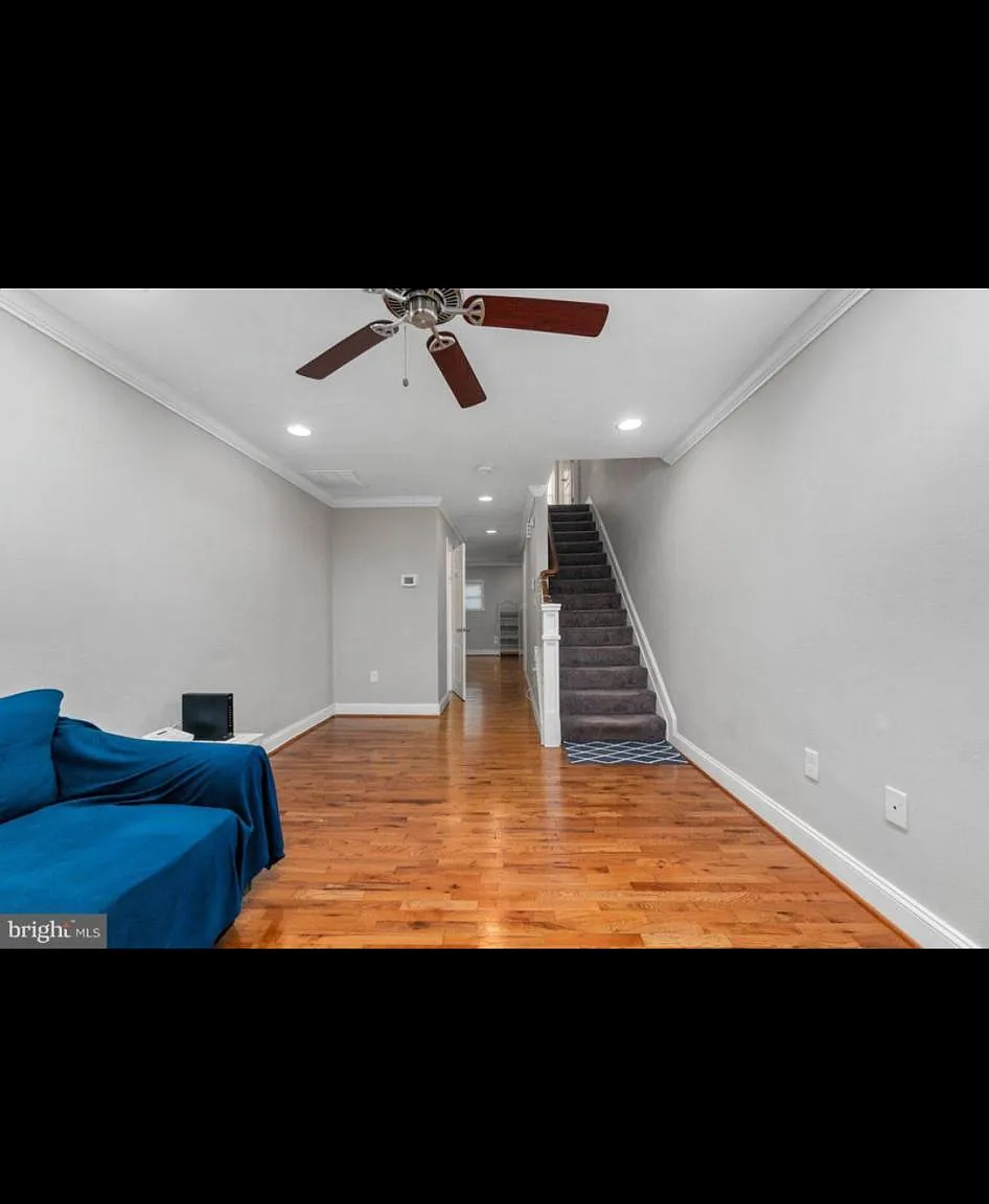 2 bed, 1.5 bath, 1160 sqft, $2,100 — Photo 3