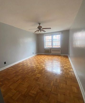 5th image of 4 Sadore Ln APT 2W