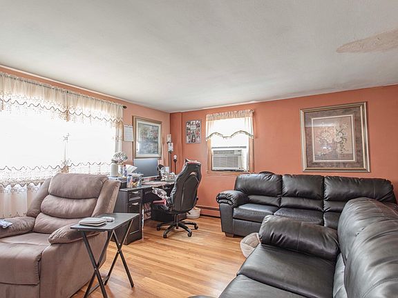 5th image of 248 Washington St