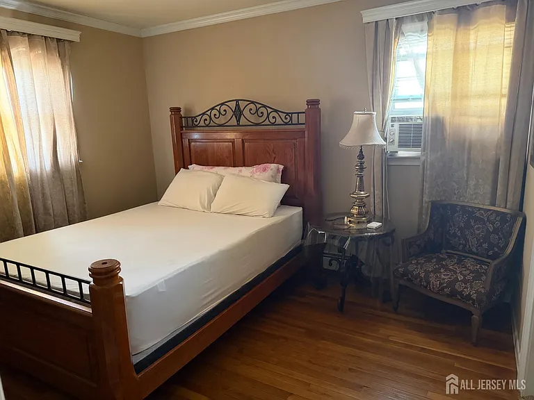 118 Swarthmore Ter — Photo 12
