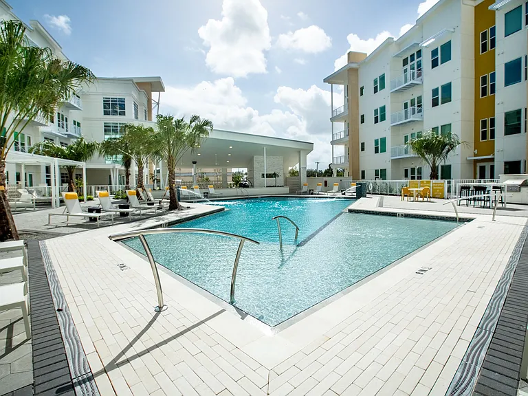 Swimming Pool and Cabanas Cirrus Apartments