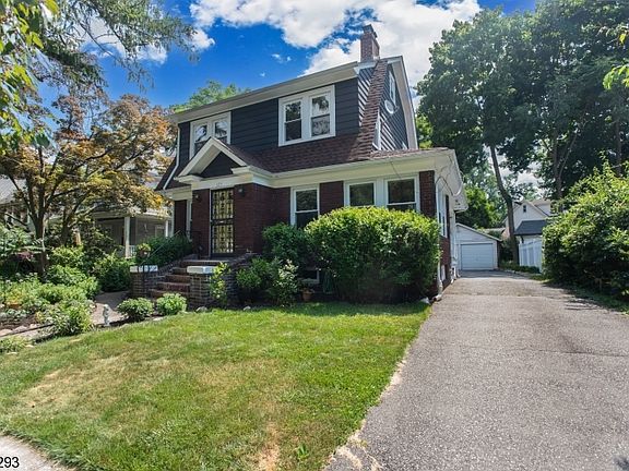 2nd image of 125 Willowdale Ave