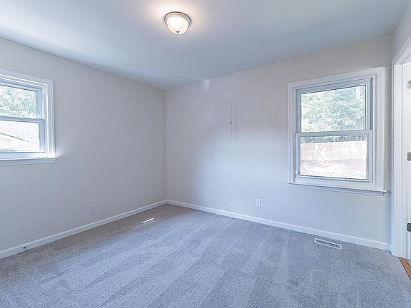 5th image of 13 Dauphine Pl