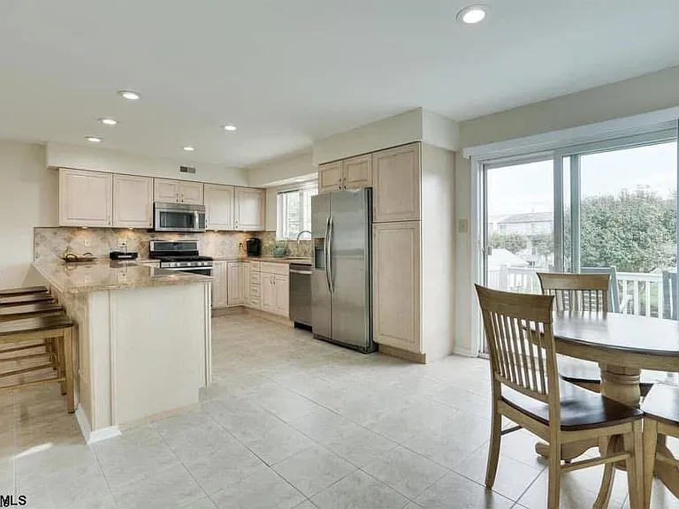 433 Albacore Ln — Photo 13