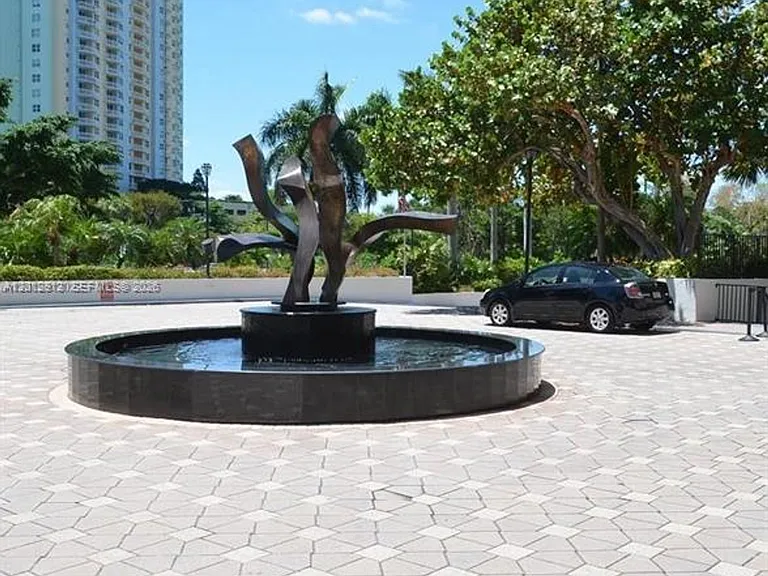 2333 Brickell Ave #812 — Photo 27