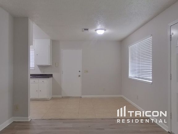 4th image of 460 Stratford Ave
