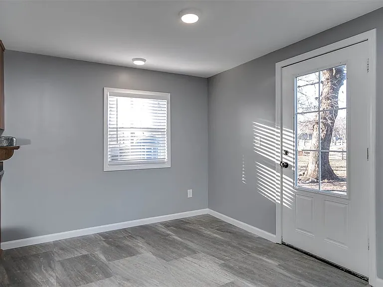 6863 Anderson Ave — Photo 11