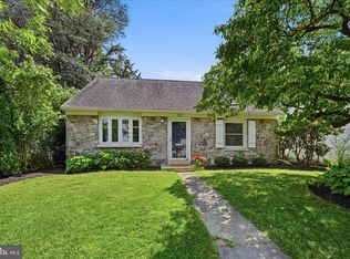 242 Elizabeth Dr, Lancaster, PA 17601