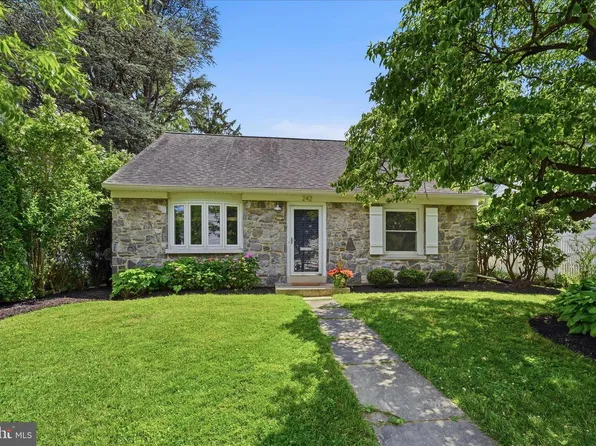 242 Elizabeth Dr, Lancaster, PA 17601
