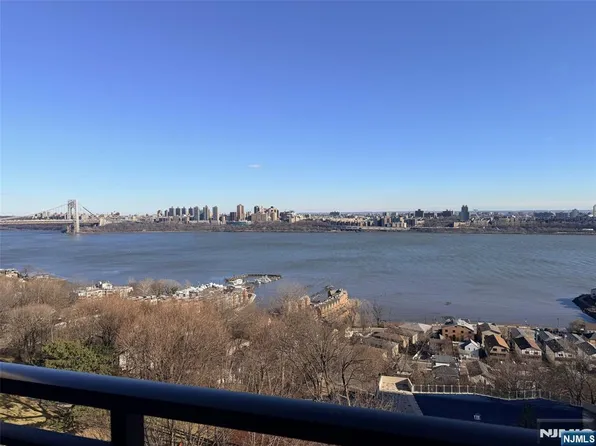 2 Horizon Rd APT 1030, Fort Lee, NJ 07024