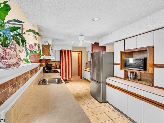 3rd image of 21 Chelsea Rd