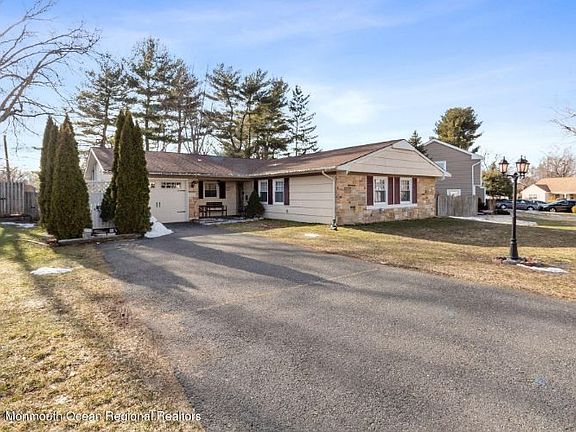 2nd image of 144 Idlewild Ln