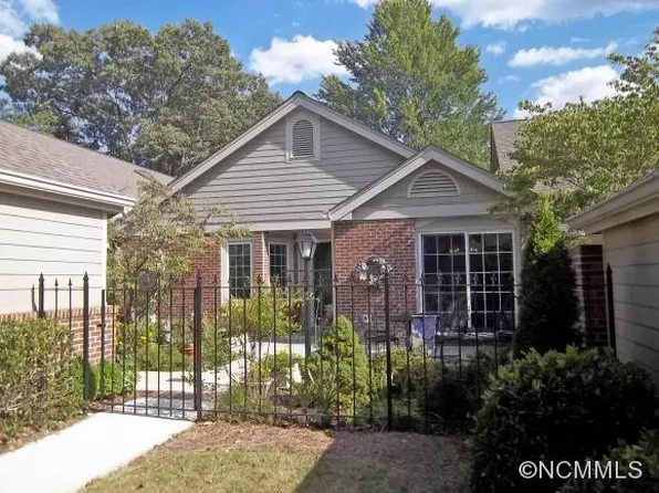 120 Glenbrook Dr, Hendersonville, NC 28739