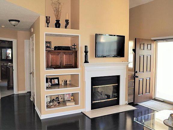 3rd image of 4348 Aylesbury Dr