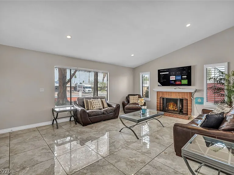 2269 McCoig Ave — Photo 6