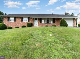 445 Philmont Dr, Lancaster, PA 17601