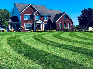 45 Meadowbrook Dr, Elma, NY 14059