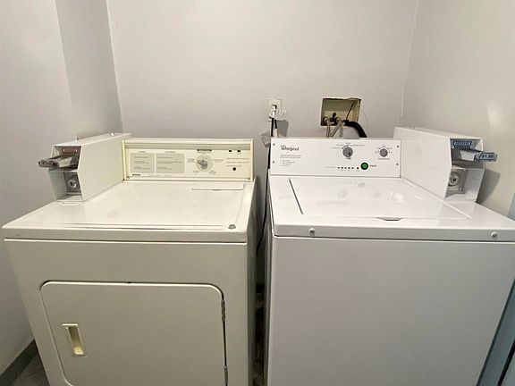 5th image of 407 1st St APT 1