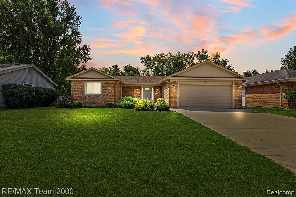 3 bed, 2.0 bath, 1471 sqft, $2,700 — Photo 2