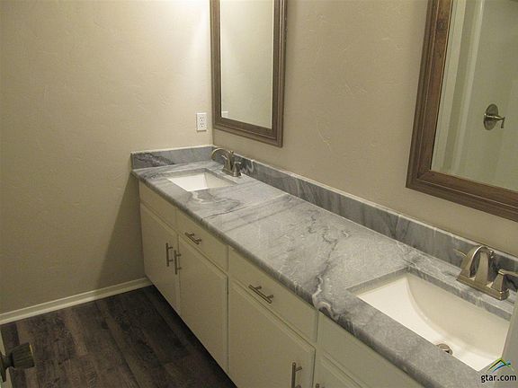 5th image of 208 Bob White St