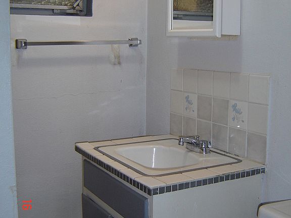 4th image of 93 NE Kettle St APT E1