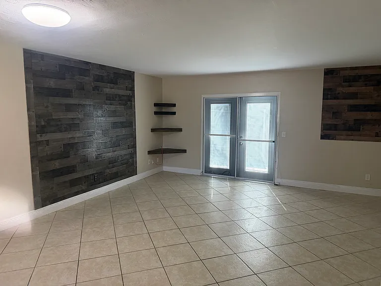 1005 SW 48th Ter #1 — Photo 3