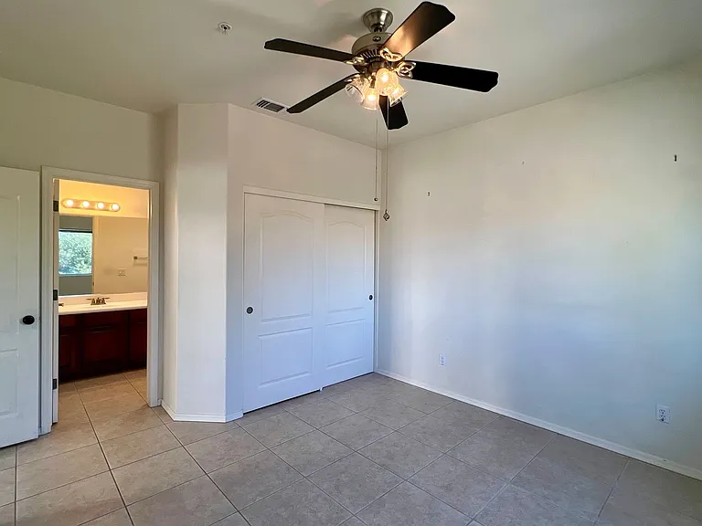 420 Acoma Blvd S #12 — Photo 16