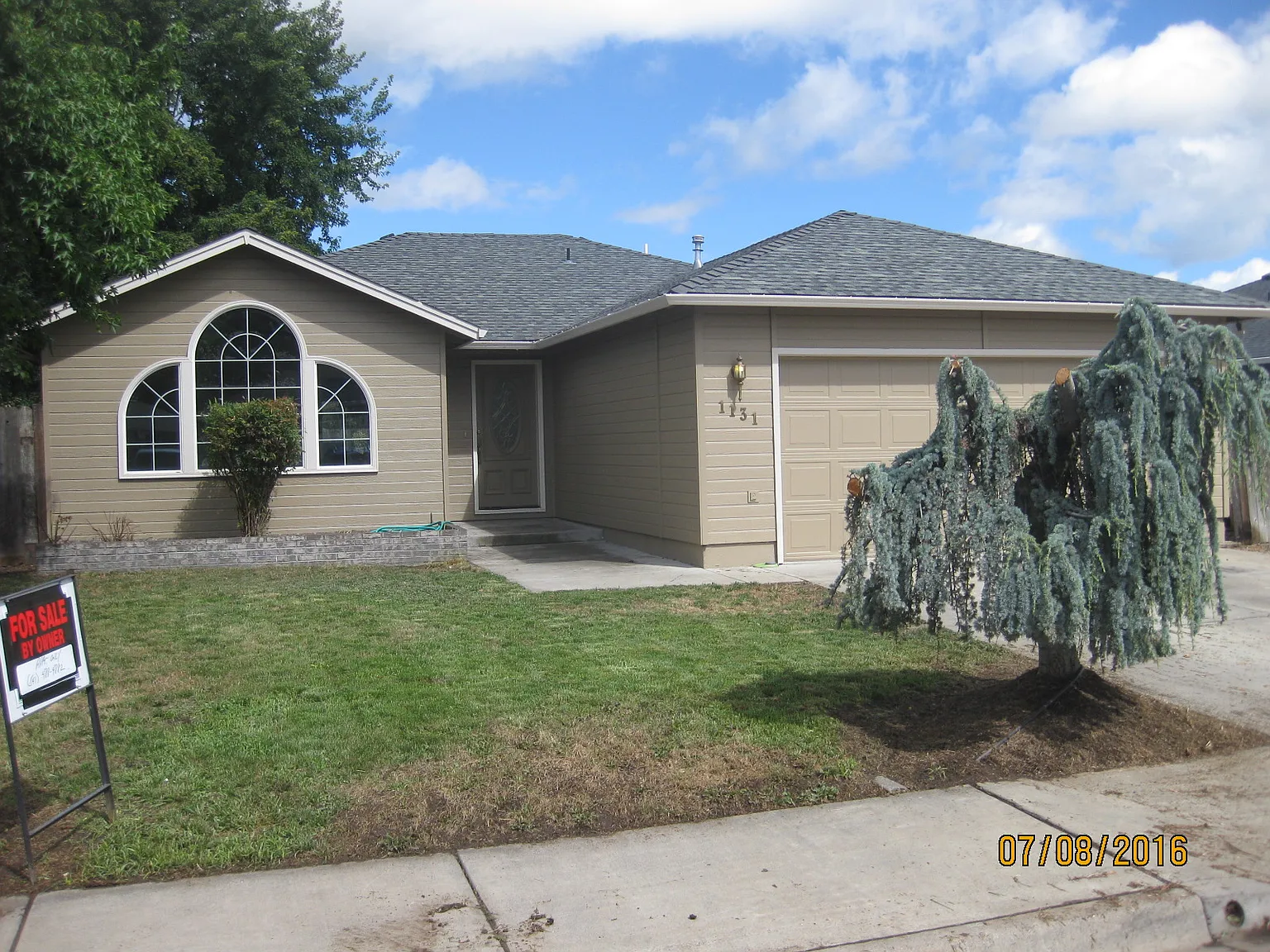 1131 Lathrop Dr photo 1