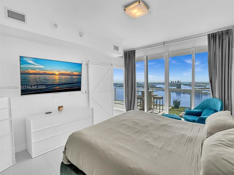 2020 N Bayshore Dr #3303 — Photo 22