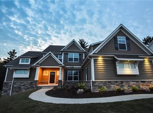 1029 Whispering Woods Dr, Macedonia, OH 44056