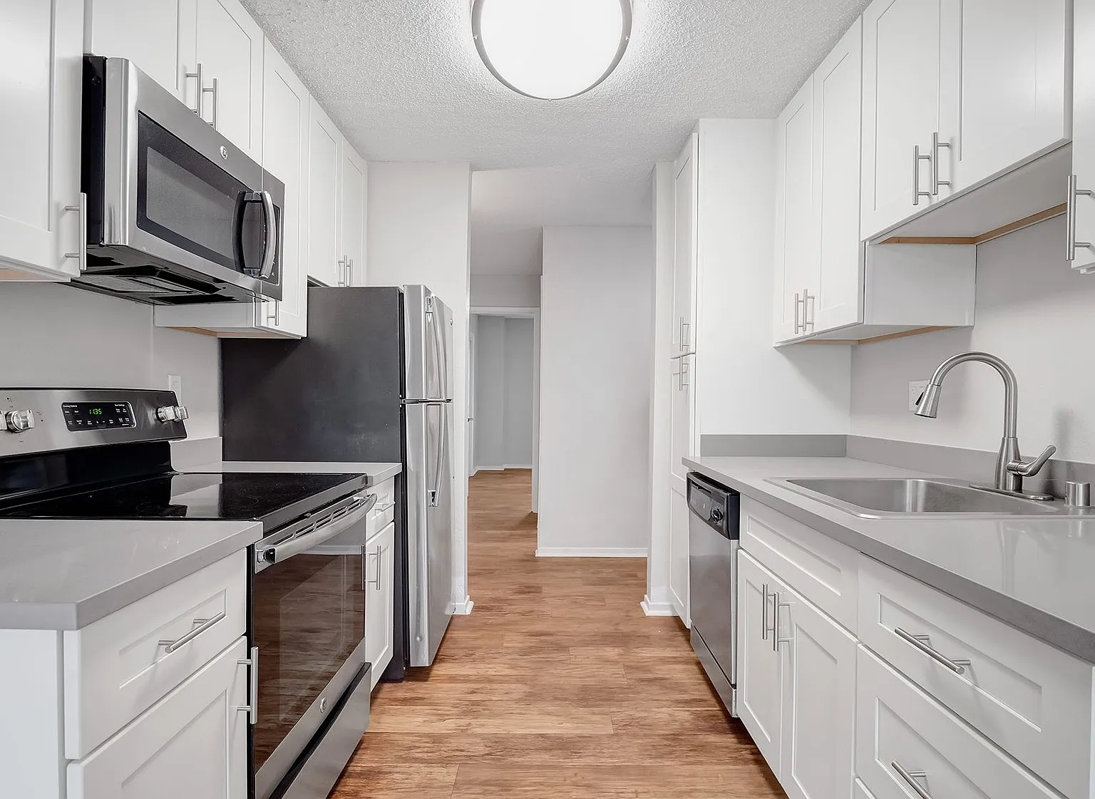 Laurel Crossing Apartment Homes — Photo 3