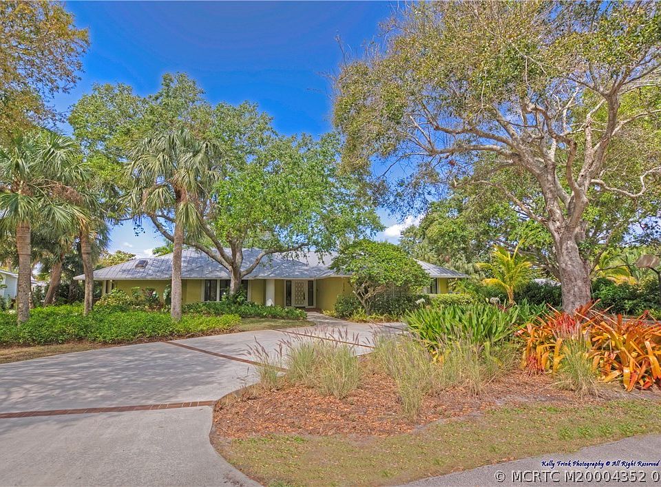 1st image of 124 SE Wells Dr