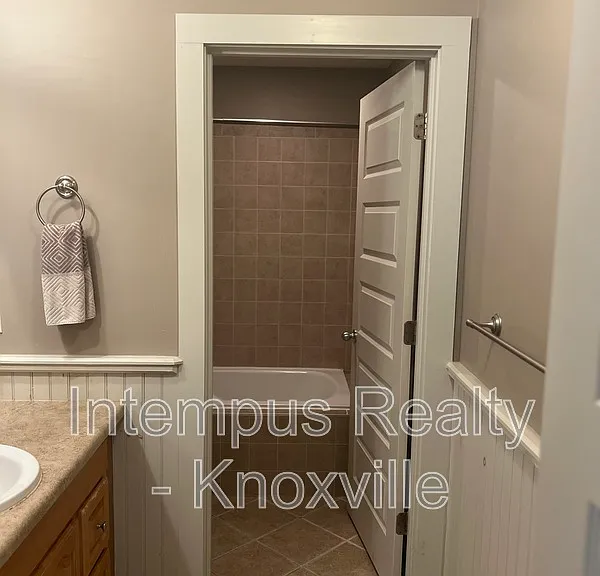 229 Deaderick Ave — Photo 34