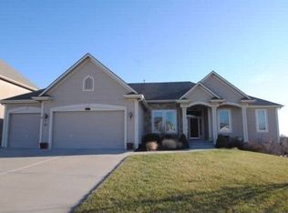 6195 N Nevada Ave, Parkville, MO 64152
