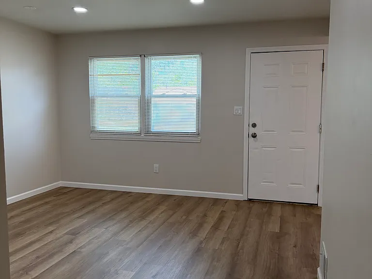 27615 Barrington St — Photo 8