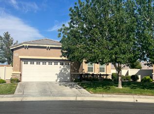 10427 Silverwood Rd, Apple Valley, CA 92308