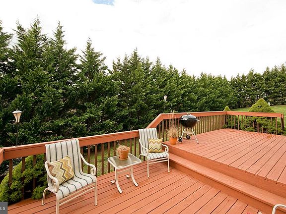 4th image of 105 Asbury Ct