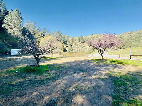 5th image of 18266 Caliente Creek Rd