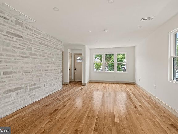 5th image of 53 E Collingswood Ave
