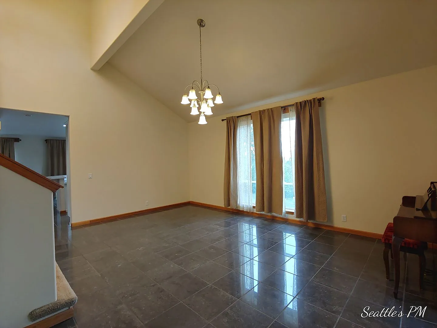Spacious Multi-Level Home with Sweeping Mount Rainier Views — Photo 4