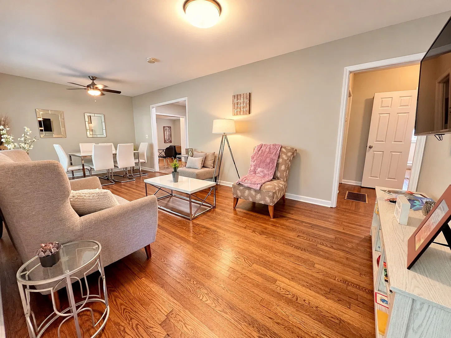 3 bed, 1.5 bath, 1375 sqft, $2,500 — Photo 2