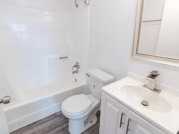 4th image of 311 S New Hampshire Ave #100